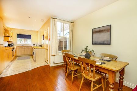 4 bedroom terraced house to rent - Photo 3