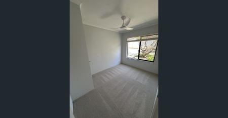 Freshly renovated, light-filled home - Photo 3