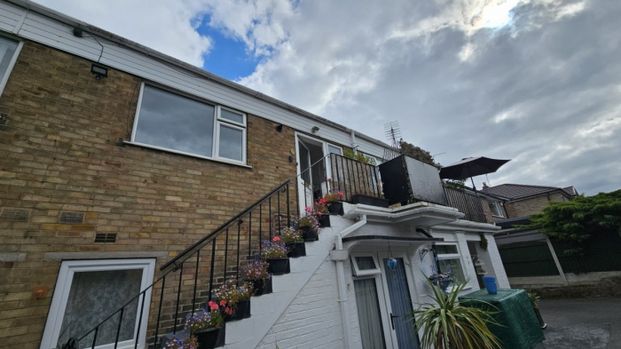 1 bed Maisonette - To Let - Photo 1