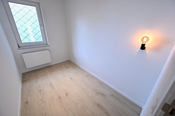 ONGEMEUBELD - NIEUW - Luxueus gerenoveerd appartement met 3 slaapkamers en met een OPEN ZICHT op het Burgemeester Frans Desmidtplein. - Foto 1