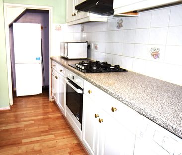 2 Bed Terraced House, Hogarth Crescent, SW19 - Photo 4