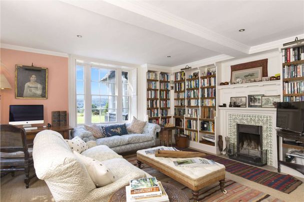 A rare gem in a quintessentially English Cotswold valley. - Photo 1