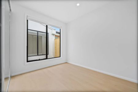 Stylish 4-Bedroom Family Home with Sunroom & Kitchenette – Prime Wollert Location - Photo 3