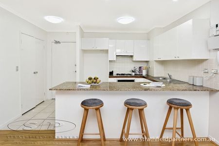 Bright and Spacious Apartment, Walk to Homebush Station - Photo 4