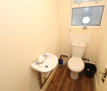 4 bedroom flat to rent - Photo 1