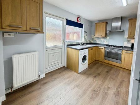 2 bedroom semi-detached house to rent - Photo 5