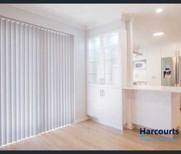 RENOVATED 3x1 OPPOSITE HYDE PARK - Photo 2