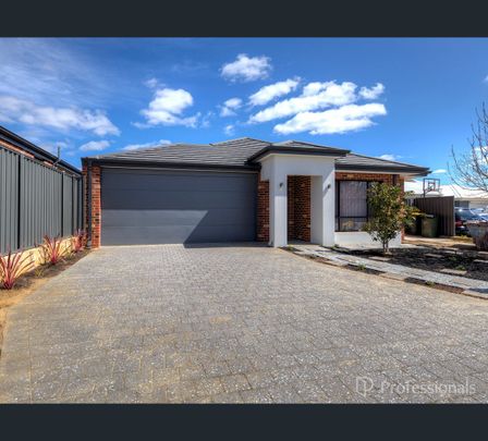 70 Buttermere Grange, Aveley, WA 6069 - Photo 1