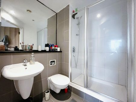 2 bedroom Flat To Let - Photo 5