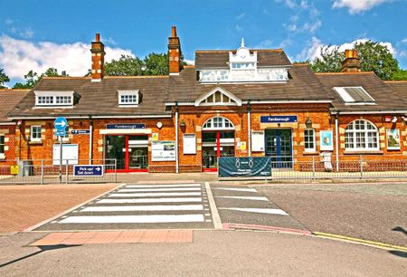 Lynchford Road, Farnborough, Hampshire, GU14 - Photo 5