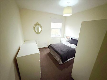 1 bedroom in a house share to rent - Photo 2