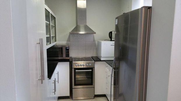 ***1 x XL ROOM ONLY available! Move in now - 1min walk to UQ - Outstanding Air Conditioning*** - Photo 1