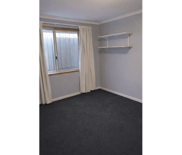 3 bedroom home well maintained - Photo 2