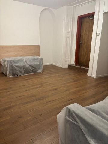 3 bedroom flat to rent - Photo 2