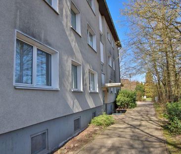 Erdgeschoss 2-Zimmer-Wohnung mit großer Loggia in zentraler Lage zu... - Foto 1