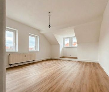 Erstbezug nach Sanierung! DG- Wohnung 2- Zimmer Top Lage - Photo 4