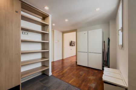 Room in large apartment in Moragas street - Photo 2