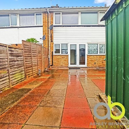 Bryon Gardens, Tilbury, rm18 - Photo 2