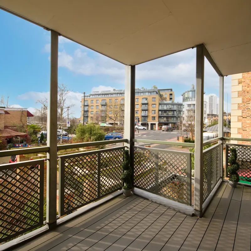 2 bedroom flat in Spring Grove - Photo 1