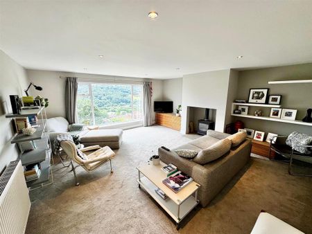 4 bedroom detached house to rent - Photo 3