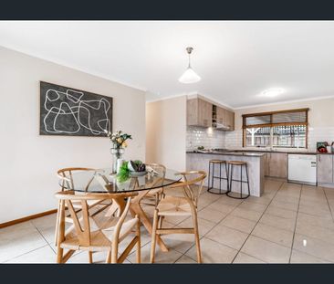 Semi-Furnished Family Home with 2 Living Areas in Prime Location! - Photo 5