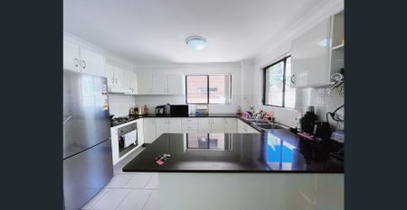 3 bed apartment with great size courtyard - Photo 2