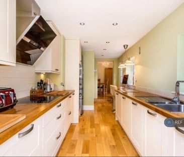 4 bedroom semi-detached house to rent - Photo 5