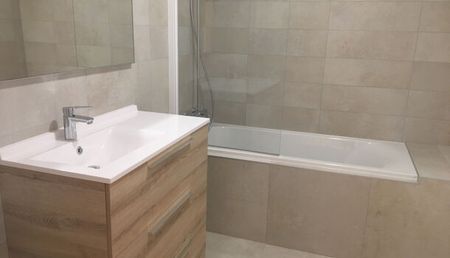 Appartement 4 pièces 89m2 REIMS 980 euros - Photo 3