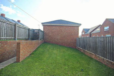 4 bedroom semi-detached house to rent - Photo 2