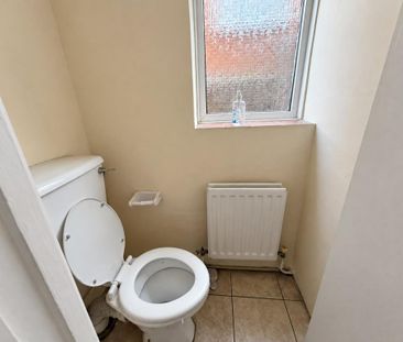1 bedroom in a house share to rent - Photo 6