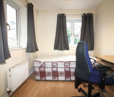 2 bedroom ground floor flat to rent - Photo 3