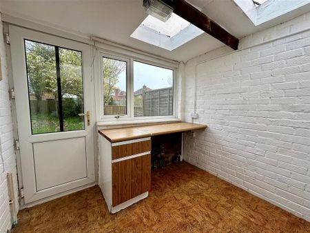 3 bedroom semi-detached house to rent - Photo 4