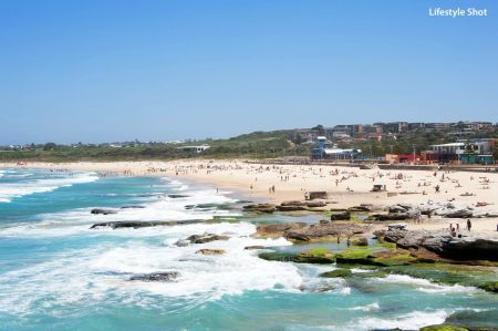 OVER SIZED 2 BEDROOM APARTMENT RIGHT OPPOSITE THE BEACH! - Photo 3