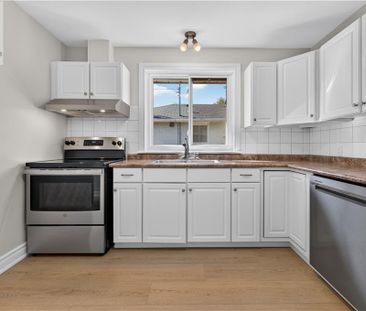 16 NOTTINGHAM Avenue, Hamilton, Ontario, L8T3N5 - Photo 4