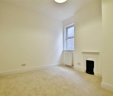 3 bedroom end of terrace house to rent - Photo 4