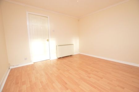 2 Bedroom Flat - Photo 2