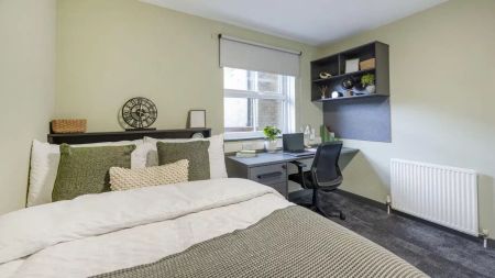 Classic Ensuite Wet Room - Photo 2