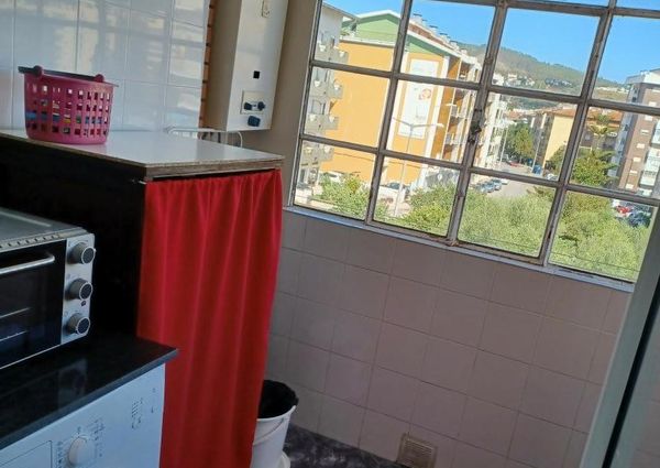 Otima suite para menina estudante Coimbra ISEC Polo2