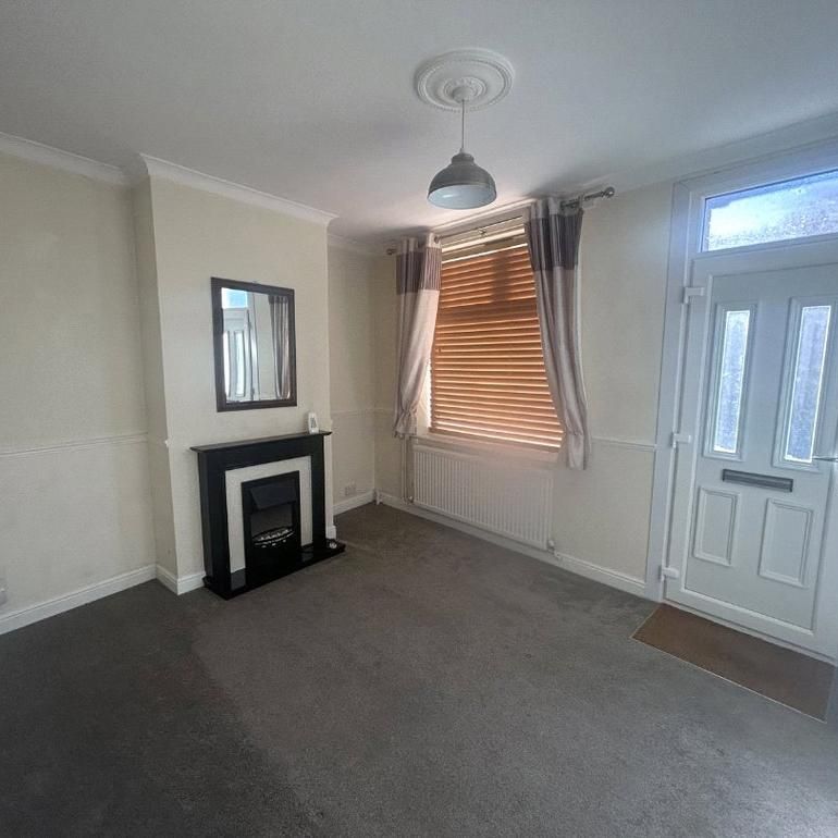 3 bedroom end of terrace house to rent - Photo 1