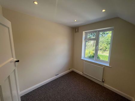 Saunders Lane, Woking - Photo 4