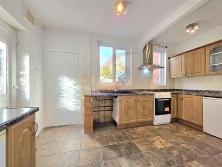 Roseway, Rushey Mead, Leicester, LE4 - Photo 3