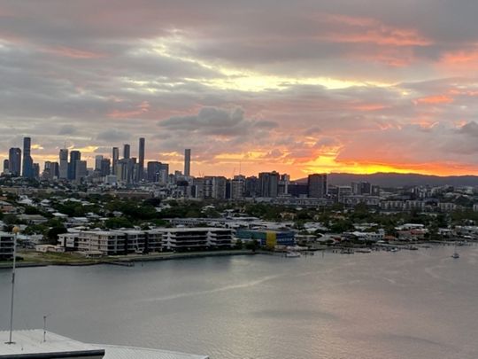 Executive One Bedroom Apartment with Stunning River & City views - Photo 1