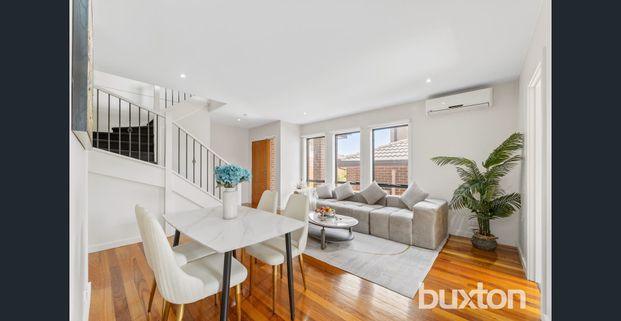 Stylish & Spacious Townhouse in Prime Doncaster Location - Photo 1