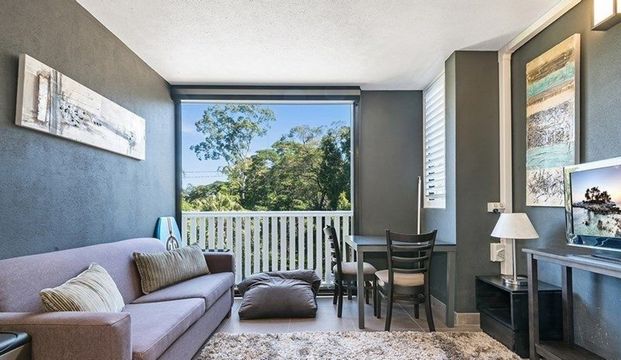 Spacious & Convenient Studio Apartment - Photo 1