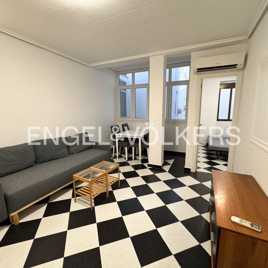 Piso de alquiler en Carrer de Joan Baptista Vives, Nou Moles - Photo 1