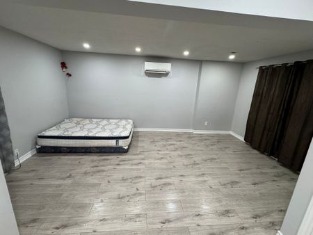 For Lease - 40 Gladstone Square, Brampton, Ontario - Photo 4