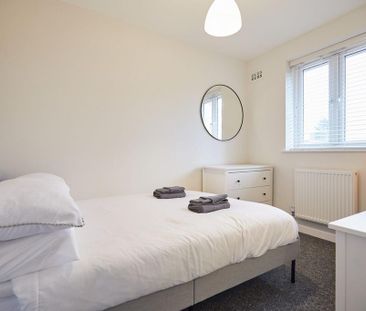 6 bedroom semi-detached house to rent - Photo 2