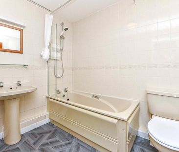 1 bedroom penthouse to rent - Photo 2