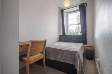 4 bedroom flat to rent - Photo 4