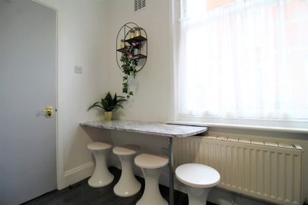 5 bedroom semi-detached house to rent - Photo 3